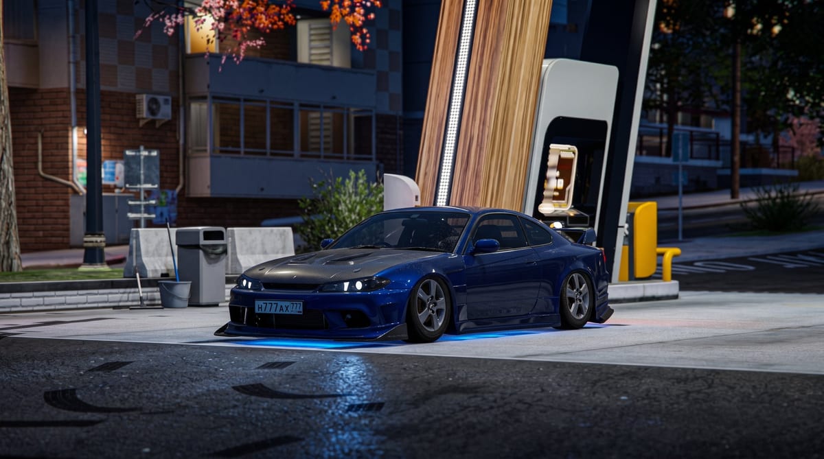 Синяя Nissan Silvia игрока на заправке